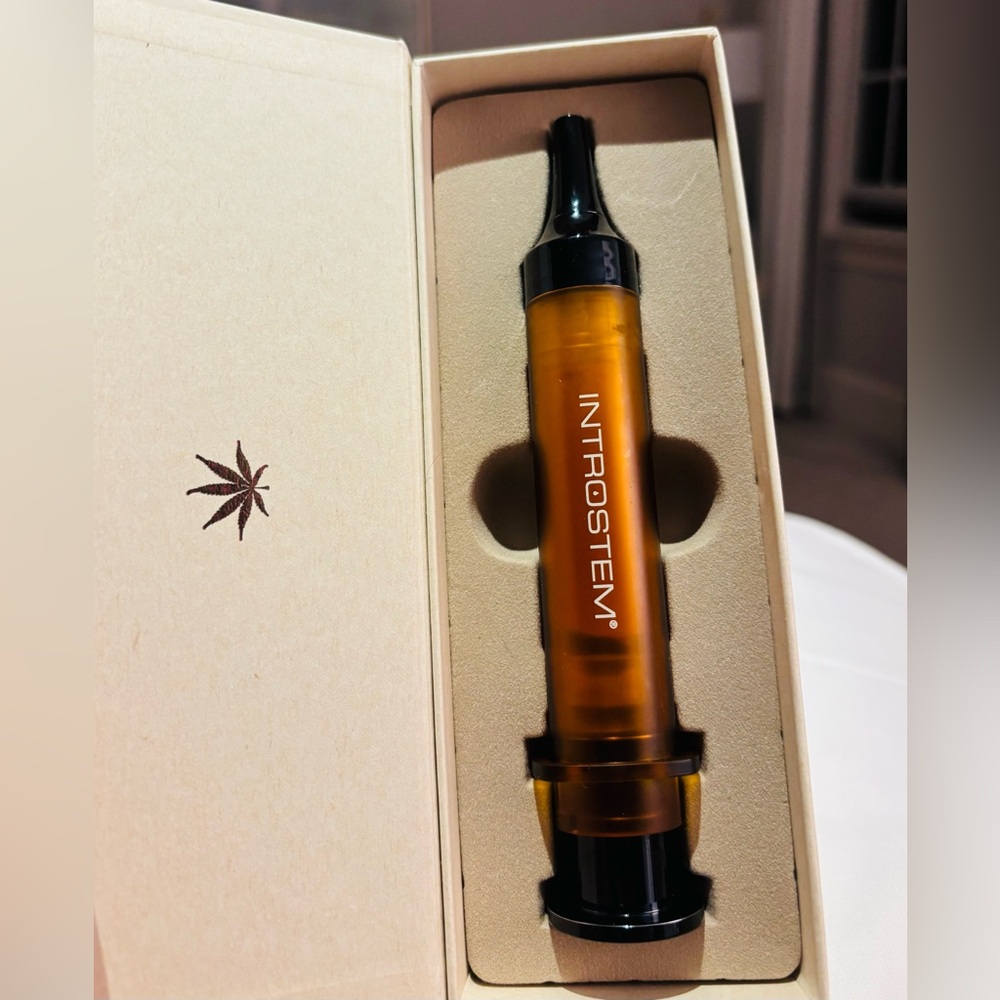 Introstem Skincare Serum
vanishes fine lines around the eyes
NWT